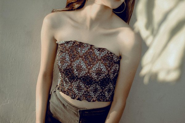 Comment réaliser un maquillage des yeux pailleté sans chutes de paillettes?