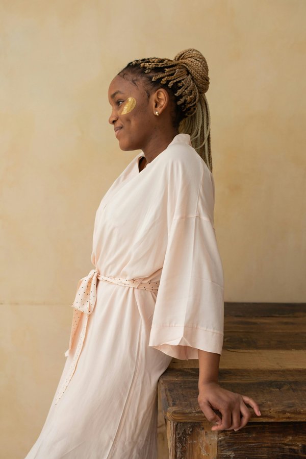 Le peignoir femme : confort, élégance et style à portée de main